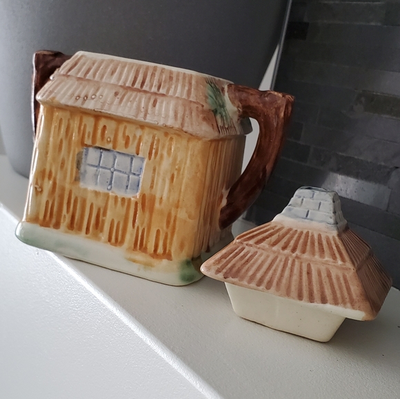 Ceramic Little Cottage Cream and Sugar set - Picture 3 of 9